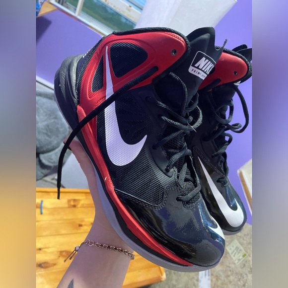 Nike Basketball shoes - Picture 2 of 4